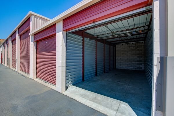 storage unit features 64412612ea68094ff1